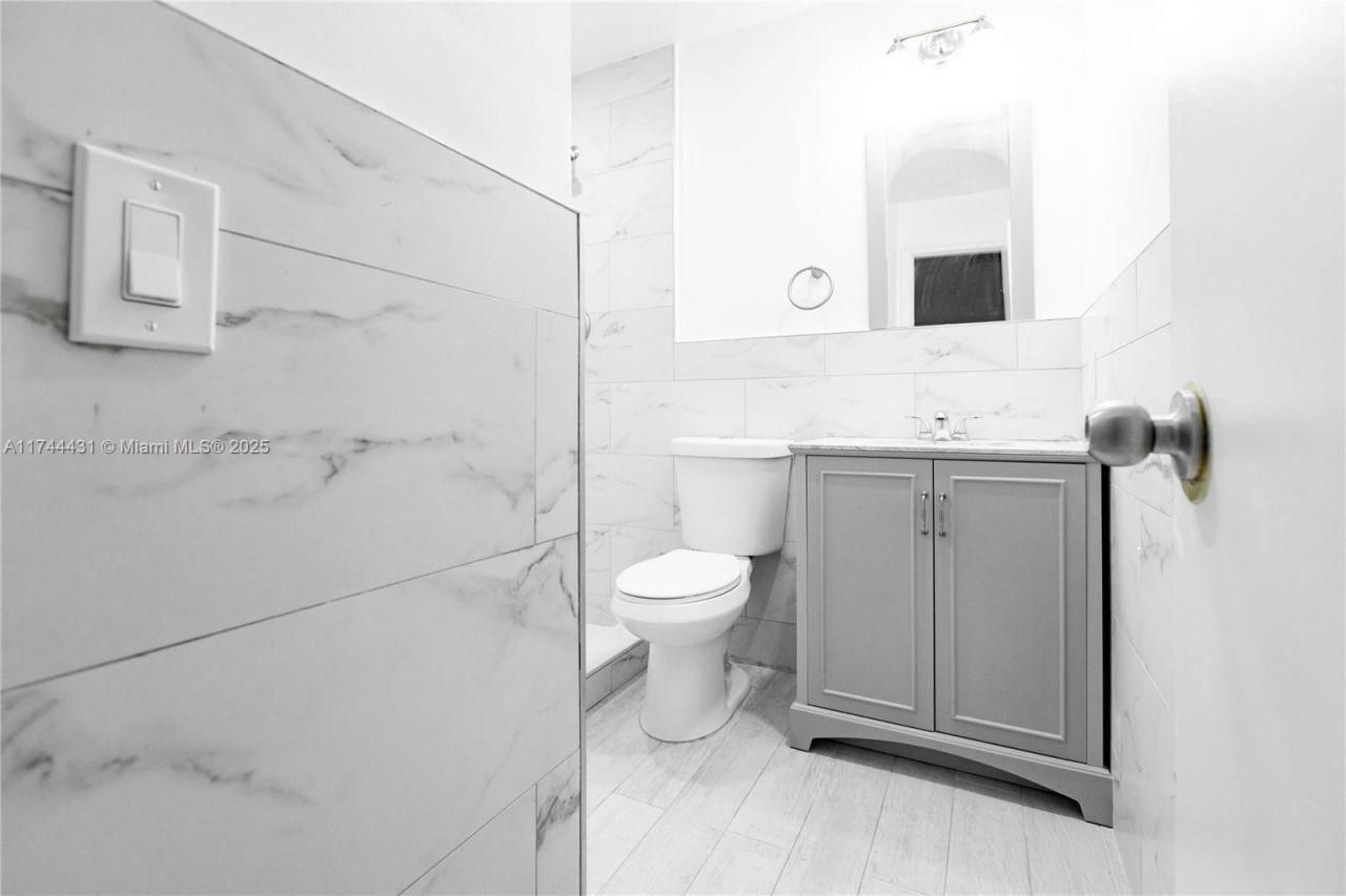 1060 NE 78th St Rd, Unit 5, Miami, FL 33138 Photo