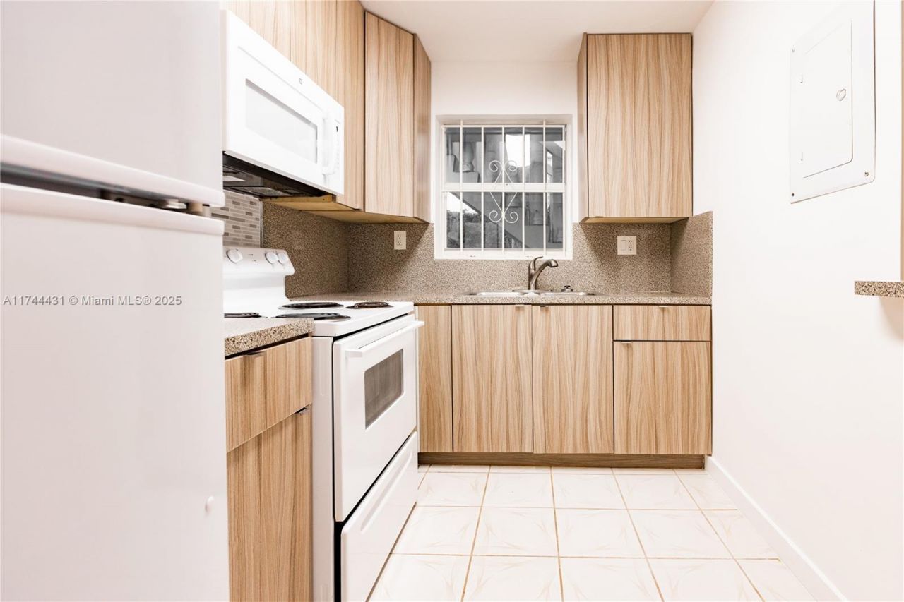 1060 NE 78th St Rd, Unit 5, Miami, FL 33138 Photo