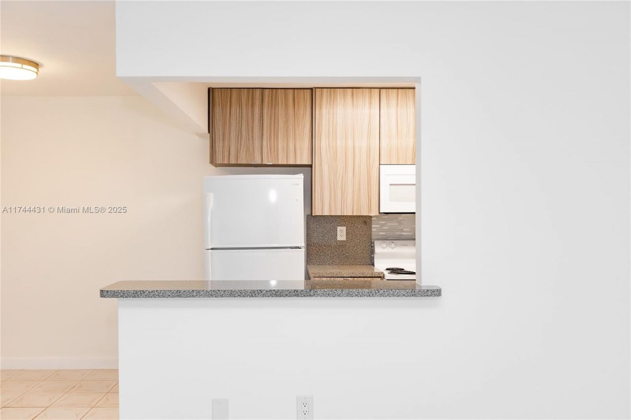 1060 NE 78th St Rd, Unit 5, Miami, FL 33138 Photo