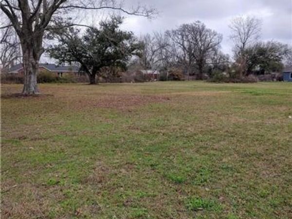 2302 Ridgewood Drive, Lake Charles, LA 70605