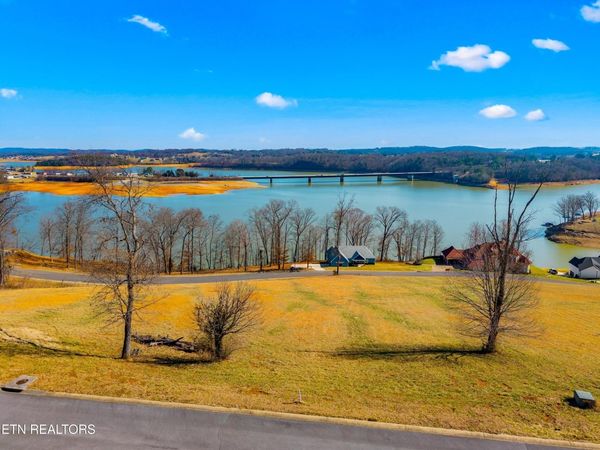 2480 Starboard Crest Rd, Morristown, TN 37814