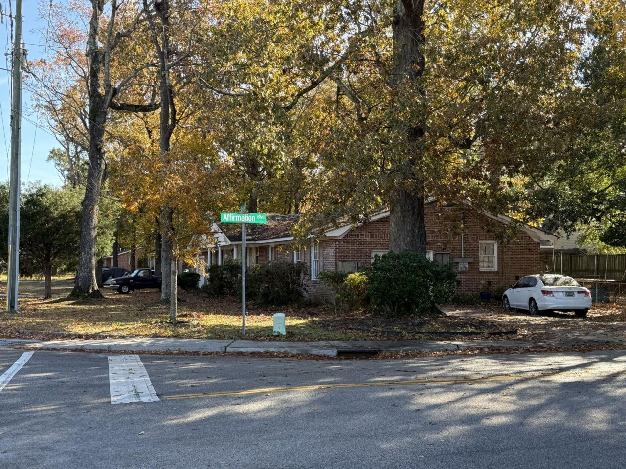 975 Harbor View Road Photo 4