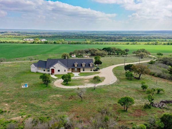 208 Private Road 378, Rio Medina, TX 78066
