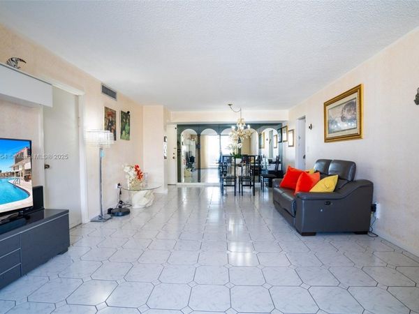 1833 S Ocean Dr, Unit 1103, Hallandale Beach, FL 33009