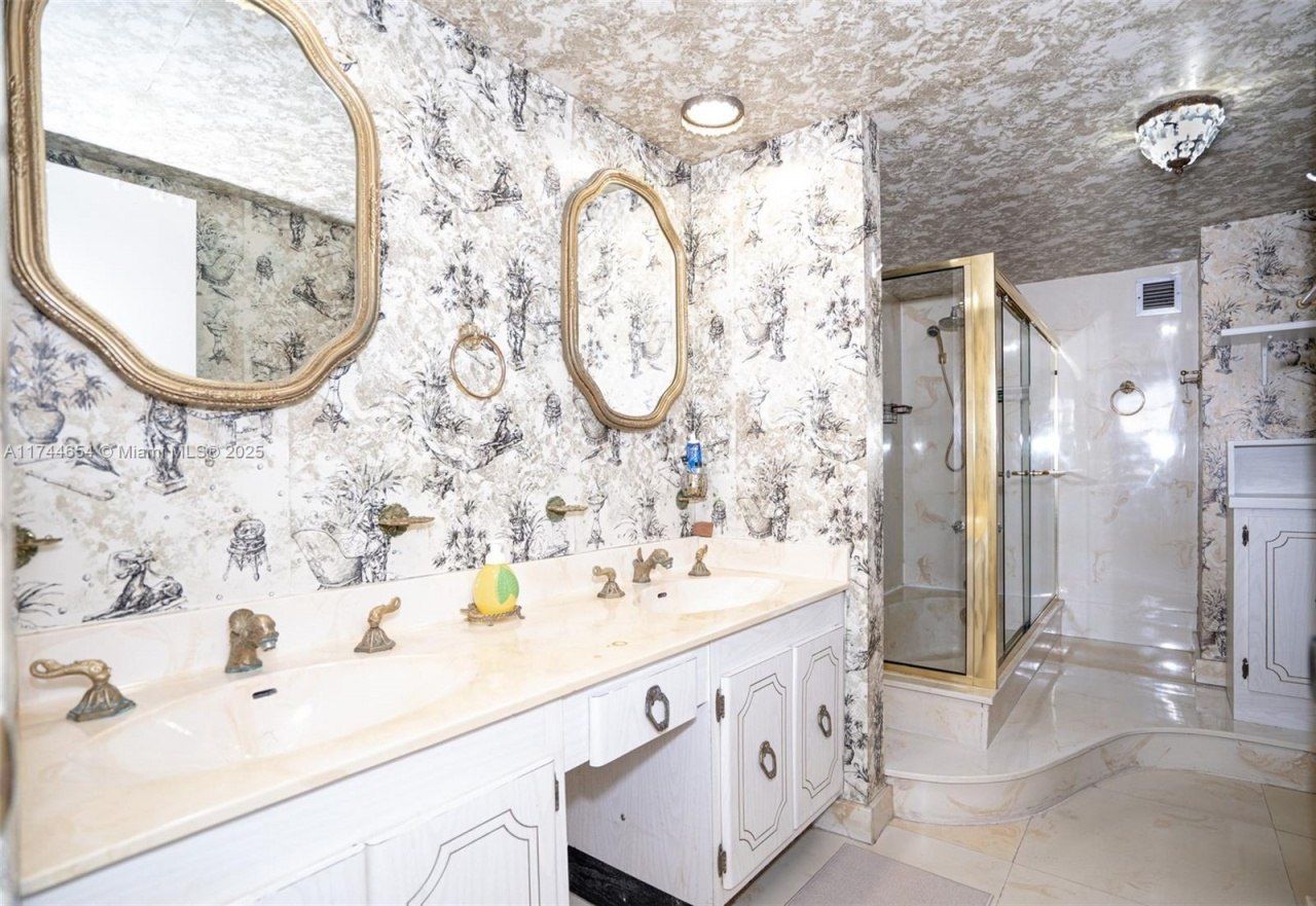 1833 S Ocean Dr, Unit 1103, Hallandale Beach, FL 33009 Photo