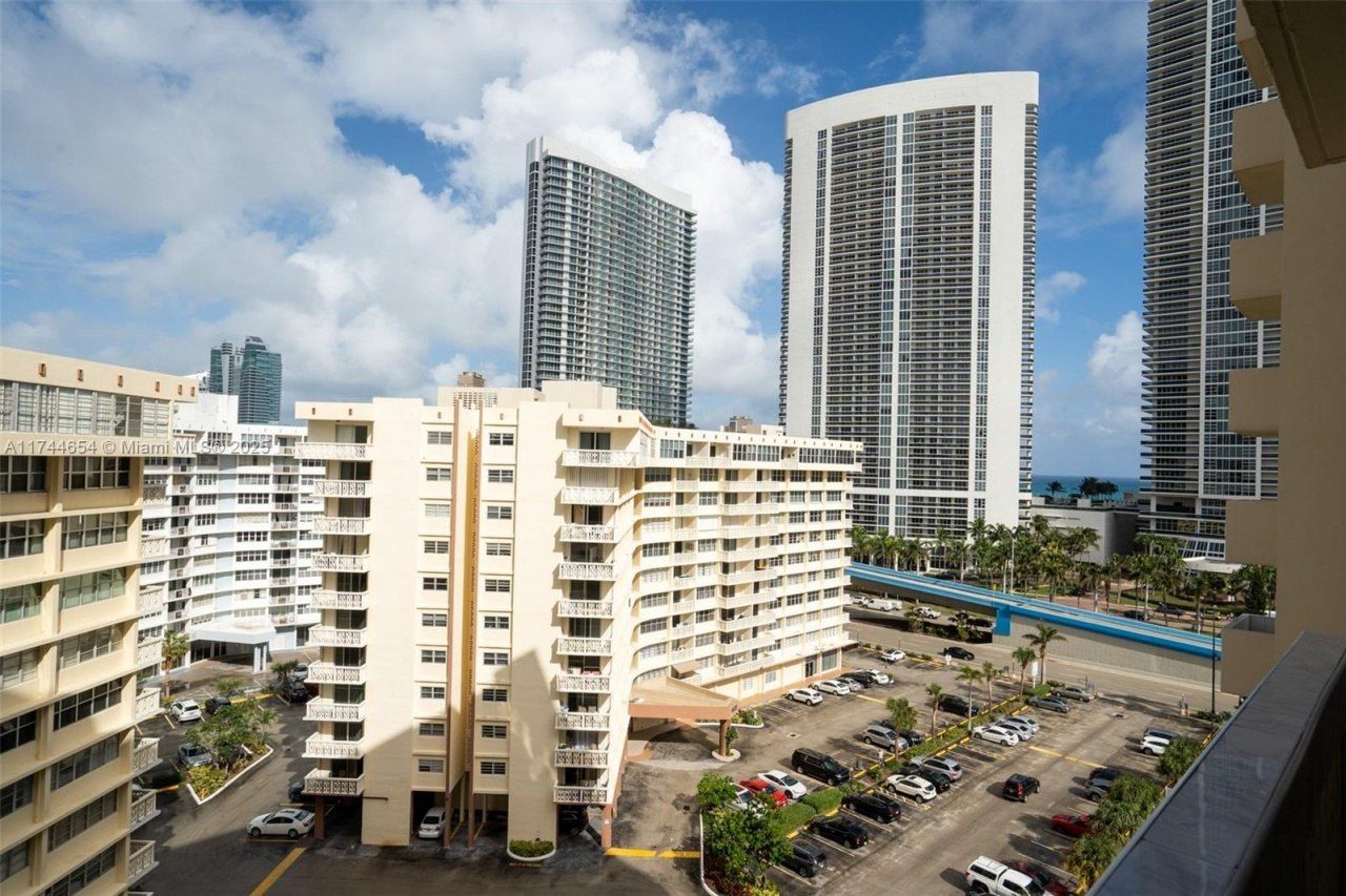 1833 S Ocean Dr, Unit 1103, Hallandale Beach, FL 33009 Photo