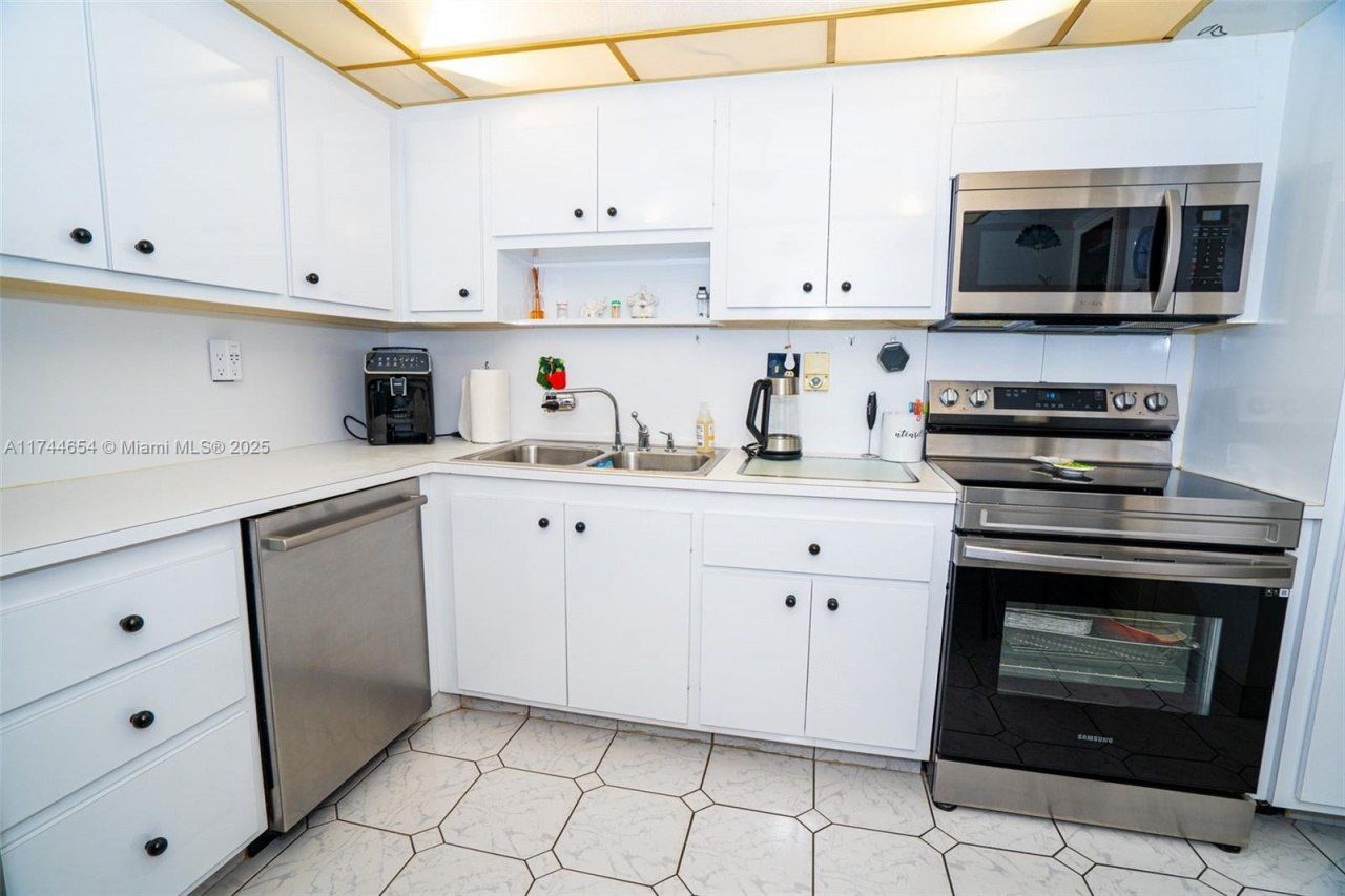 1833 S Ocean Dr, Unit 1103, Hallandale Beach, FL 33009 Photo