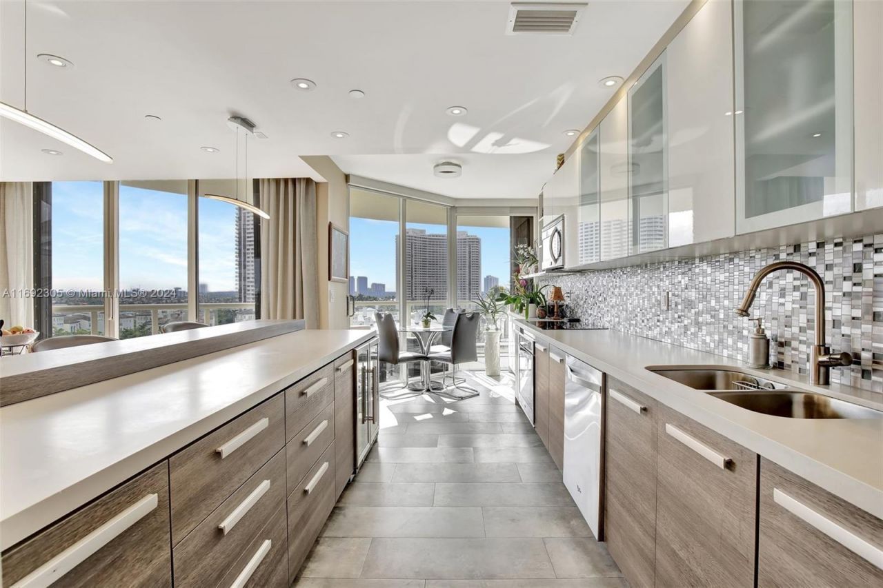 4000 Island Blvd, Unit 1002, Aventura, FL 33160 Photo