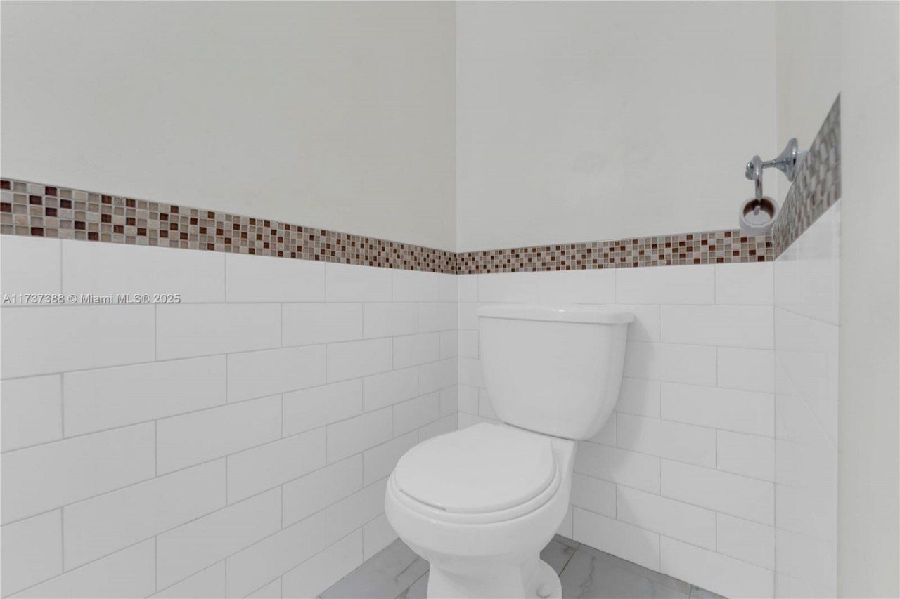 200 Diplomat Pkwy, Unit 229, Hallandale Beach, FL 33009 Photo