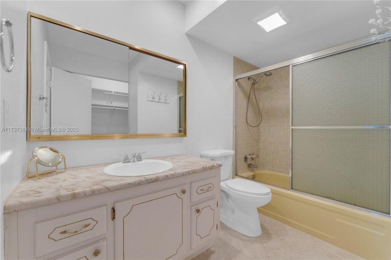 200 Diplomat Pkwy, Unit 229, Hallandale Beach, FL 33009 Photo