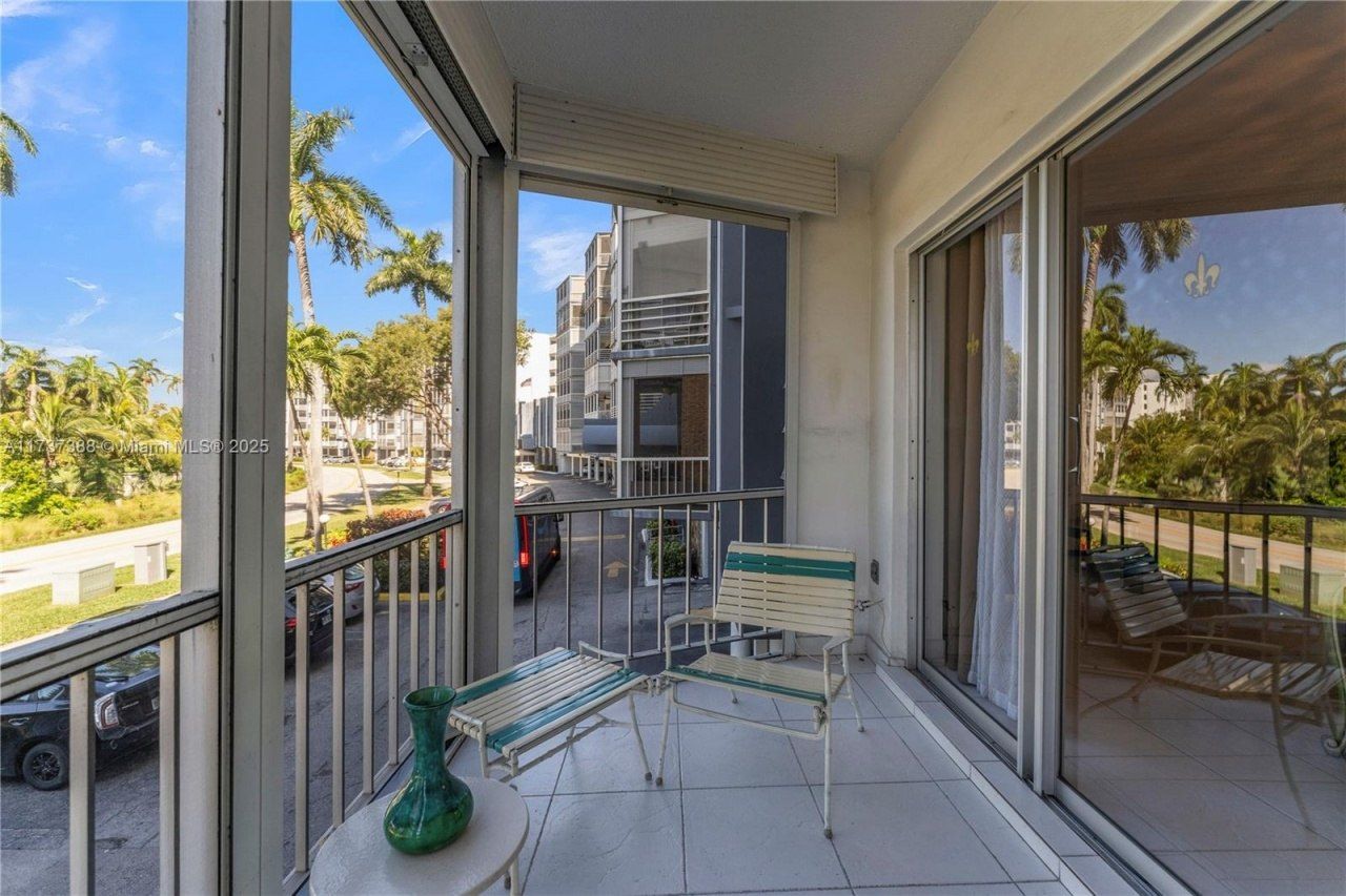 200 Diplomat Pkwy, Unit 229, Hallandale Beach, FL 33009 Photo