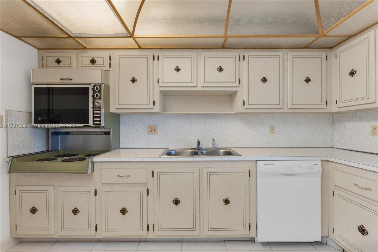 200 Diplomat Pkwy, Unit 229, Hallandale Beach, FL 33009 Photo