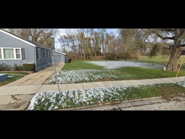 1301 W Grove Street, Bloomington, IL 61701