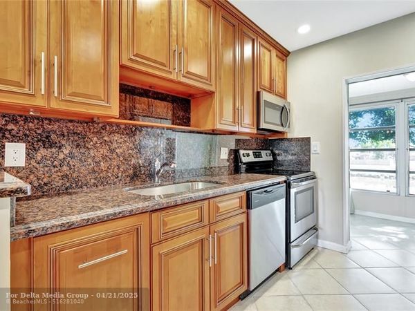 7290 NW 1st Street, Unit 205, Margate, FL 33063