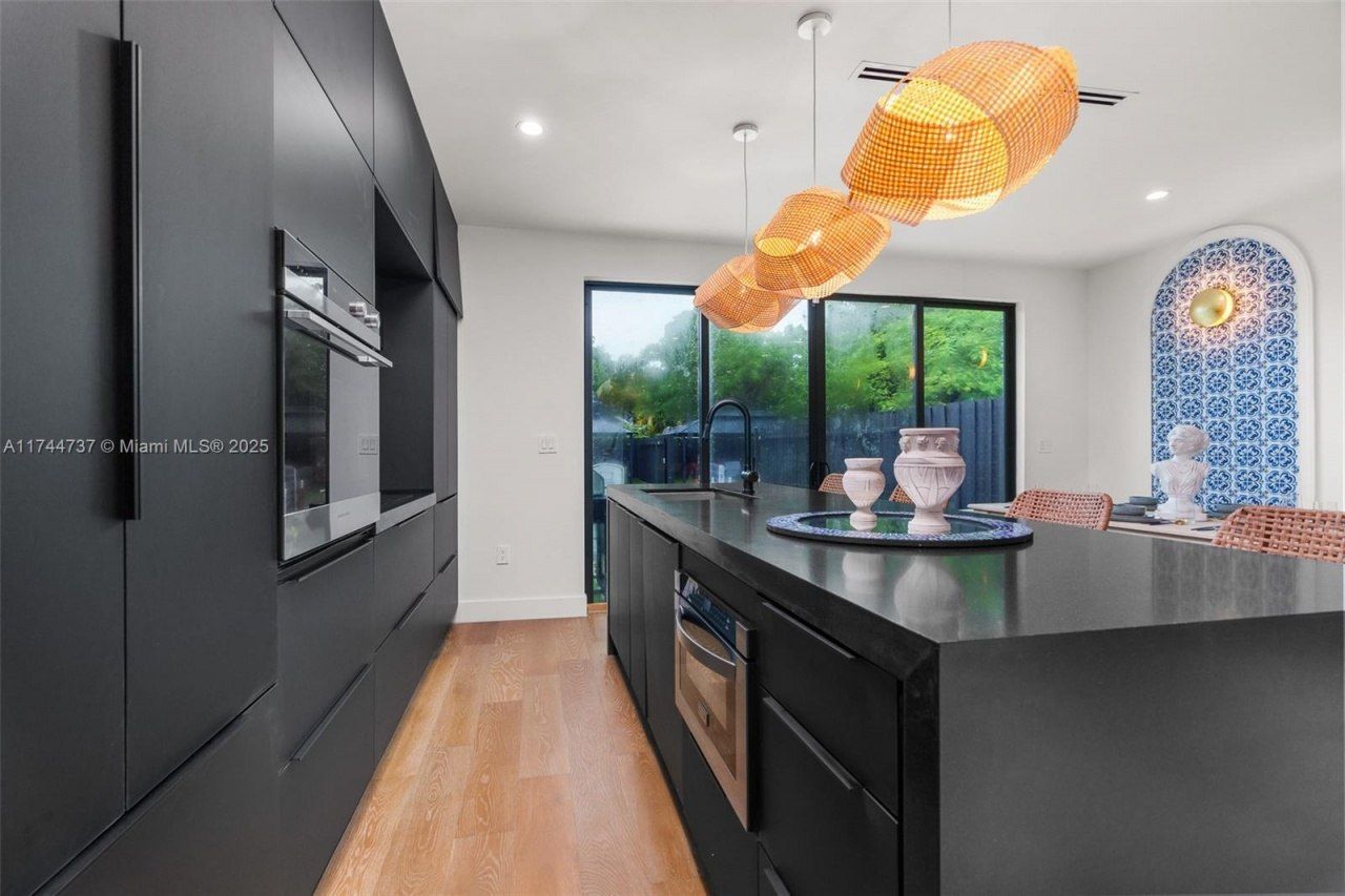 408 NW 52nd St, Miami, FL 33127 Photo