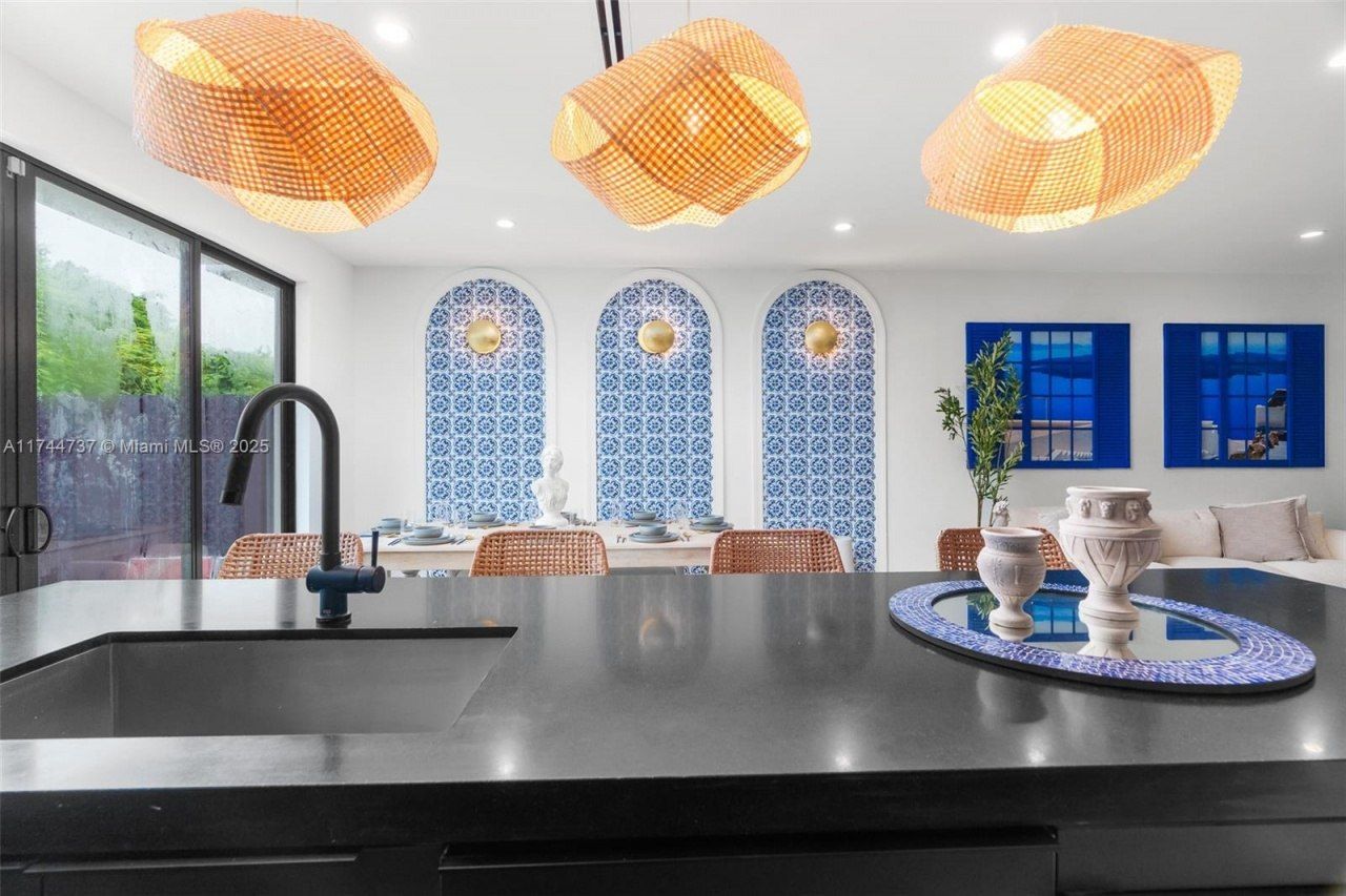 408 NW 52nd St, Miami, FL 33127 Photo