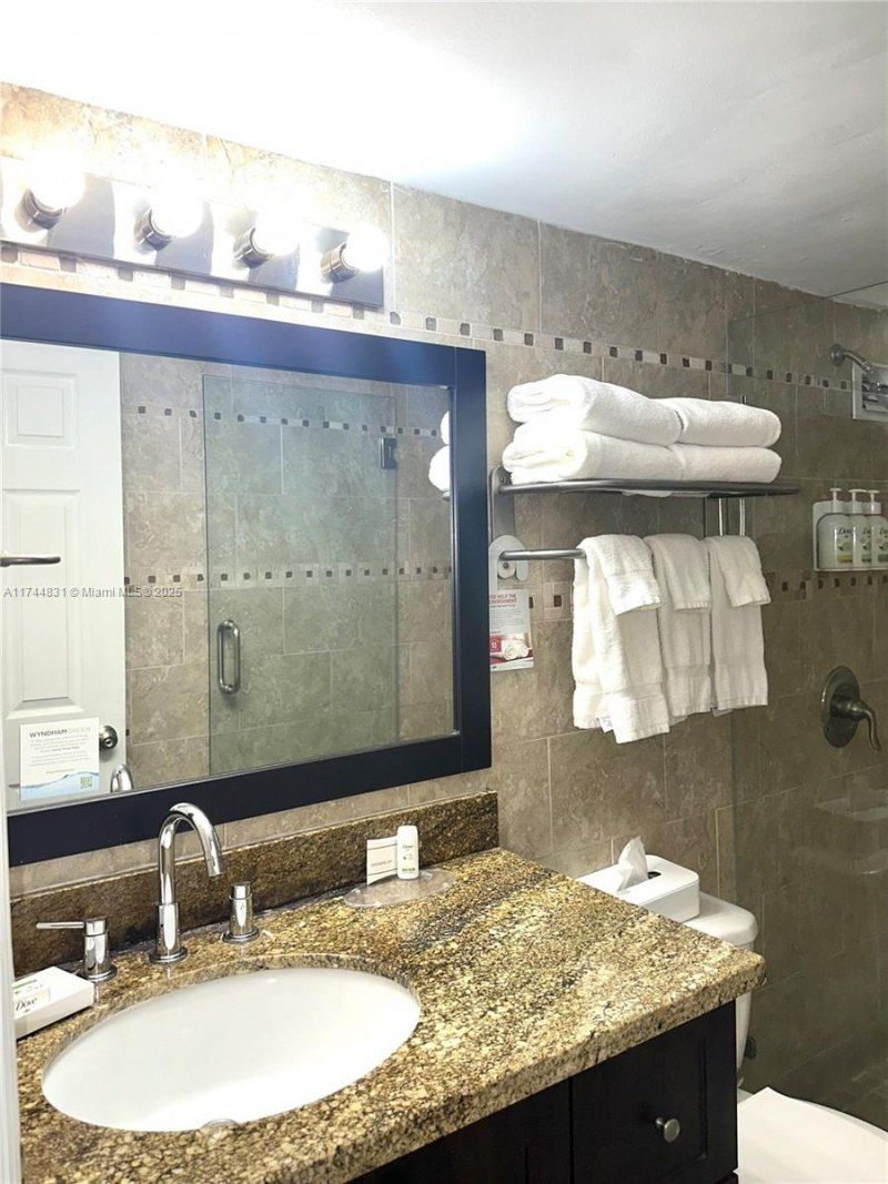 19201 Collins Ave, Unit 435, Sunny Isles Beach, FL 33160 Photo