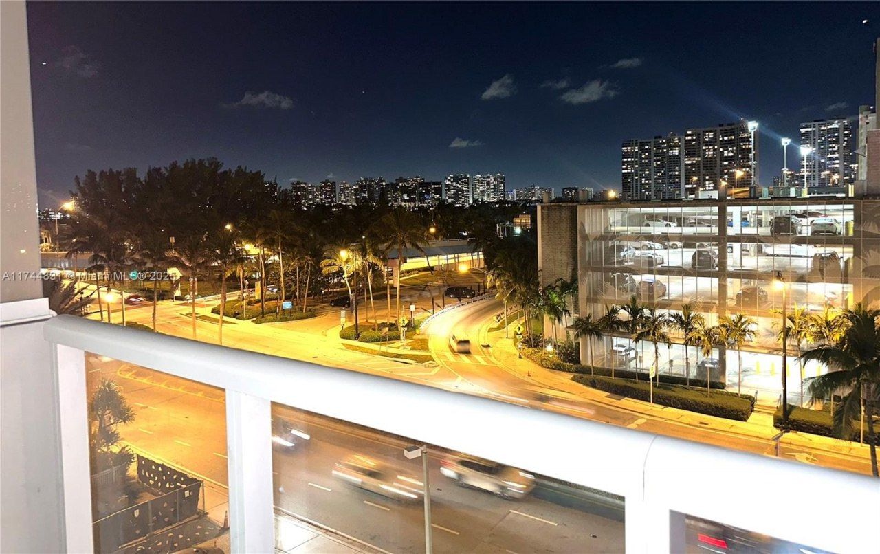 19201 Collins Ave, Unit 435, Sunny Isles Beach, FL 33160 Photo