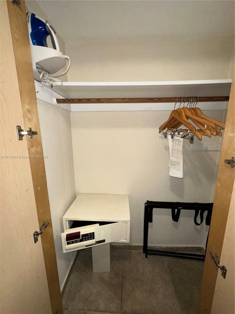 19201 Collins Ave, Unit 435, Sunny Isles Beach, FL 33160 Photo