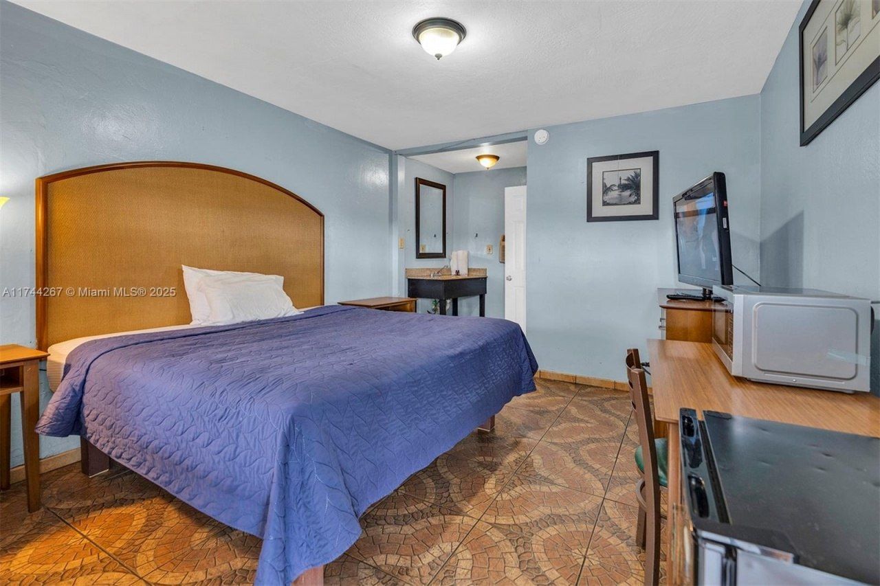 1150 S Federal Hwy, Dania Beach, FL 33004 Photo