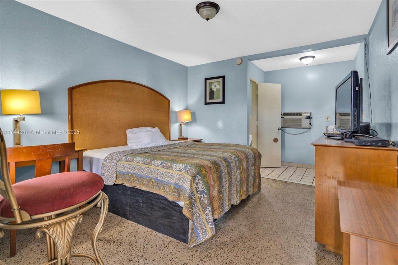 1150 S Federal Hwy, Dania Beach, FL 33004 Photo