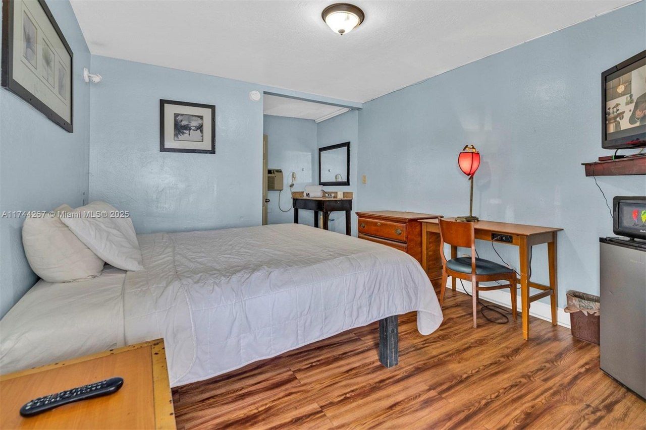 1150 S Federal Hwy, Dania Beach, FL 33004 Photo