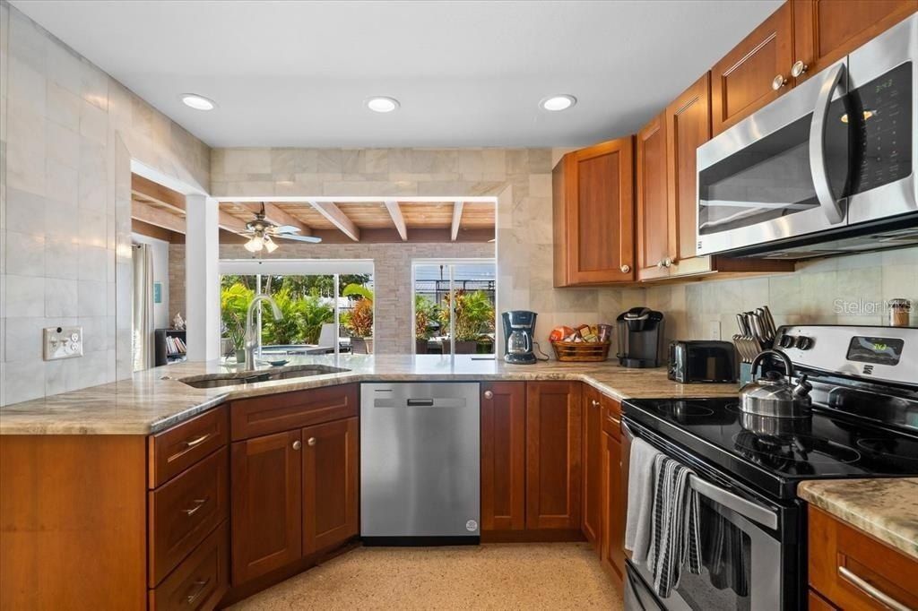 327 Avenida Milano, Sarasota, FL 34242 Photo