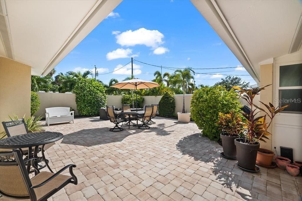 327 Avenida Milano, Sarasota, FL 34242 Photo