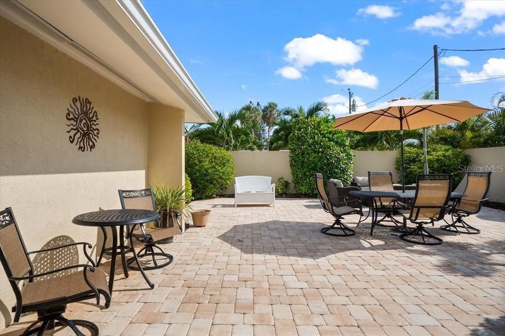 327 Avenida Milano, Sarasota, FL 34242 Photo