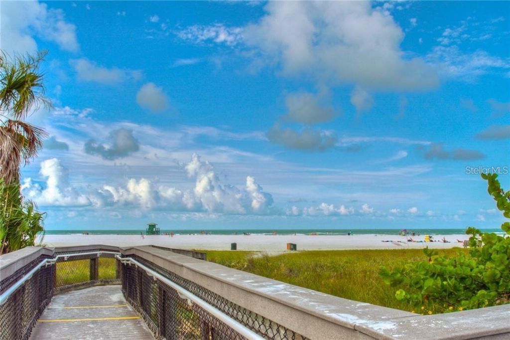 327 Avenida Milano, Sarasota, FL 34242 Photo