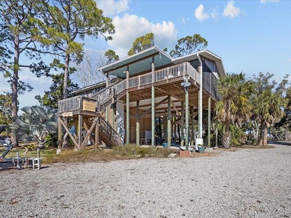 16448 Hodges Ave, Cedar Key, FL 32625