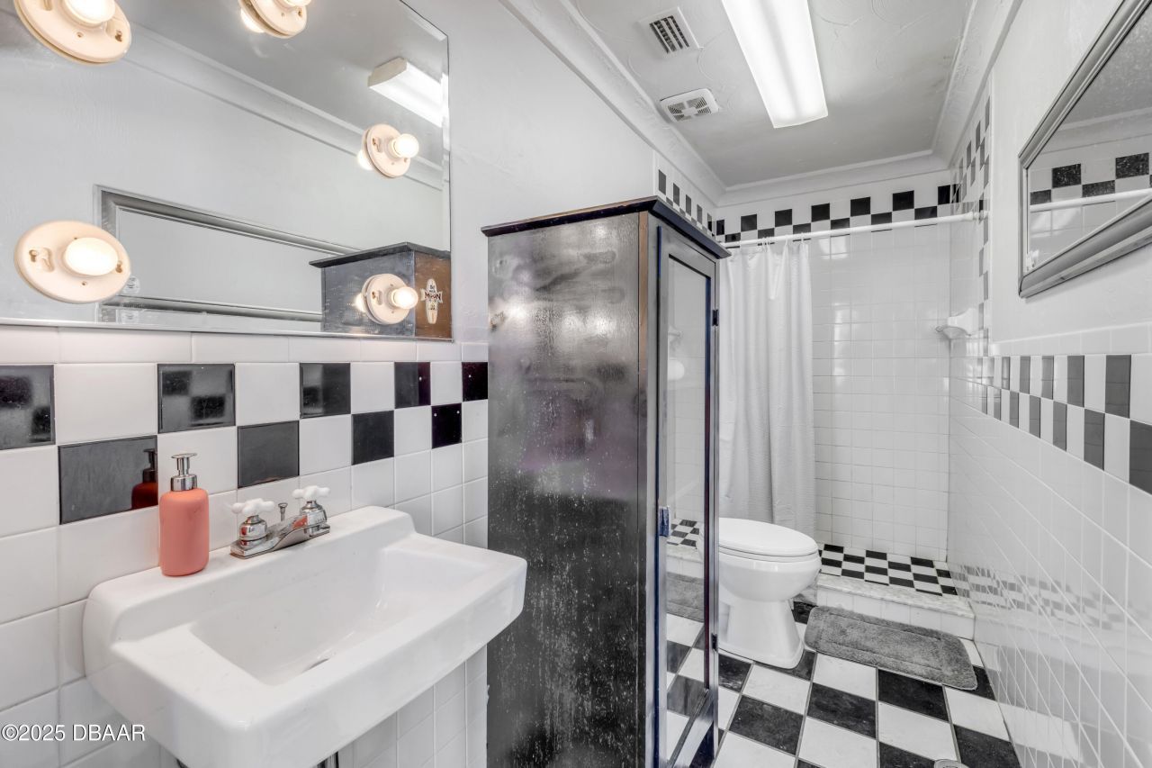 208 Magnolia Street, New Smyrna Beach, FL 32168 Photo