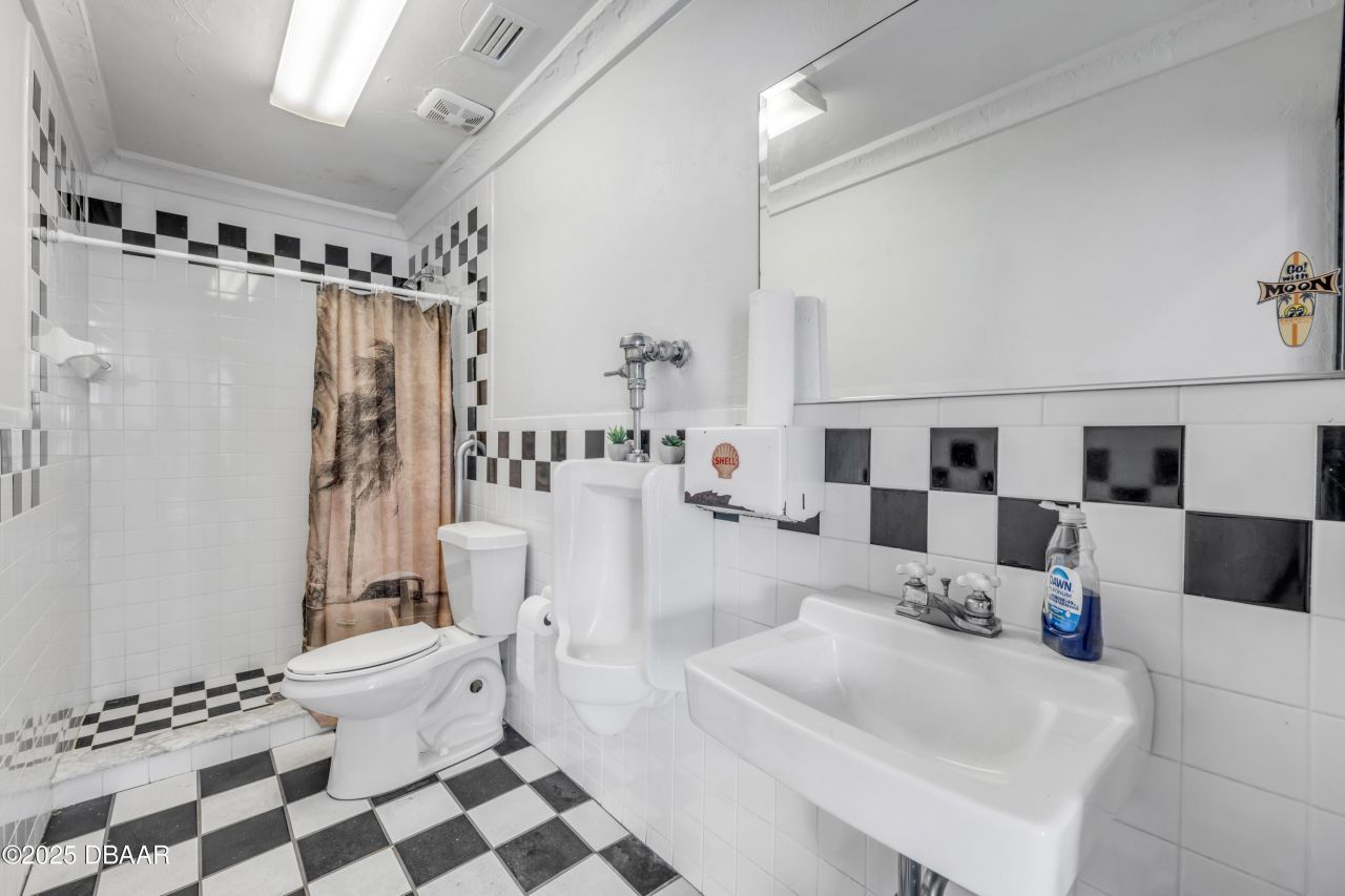 208 Magnolia Street, New Smyrna Beach, FL 32168 Photo