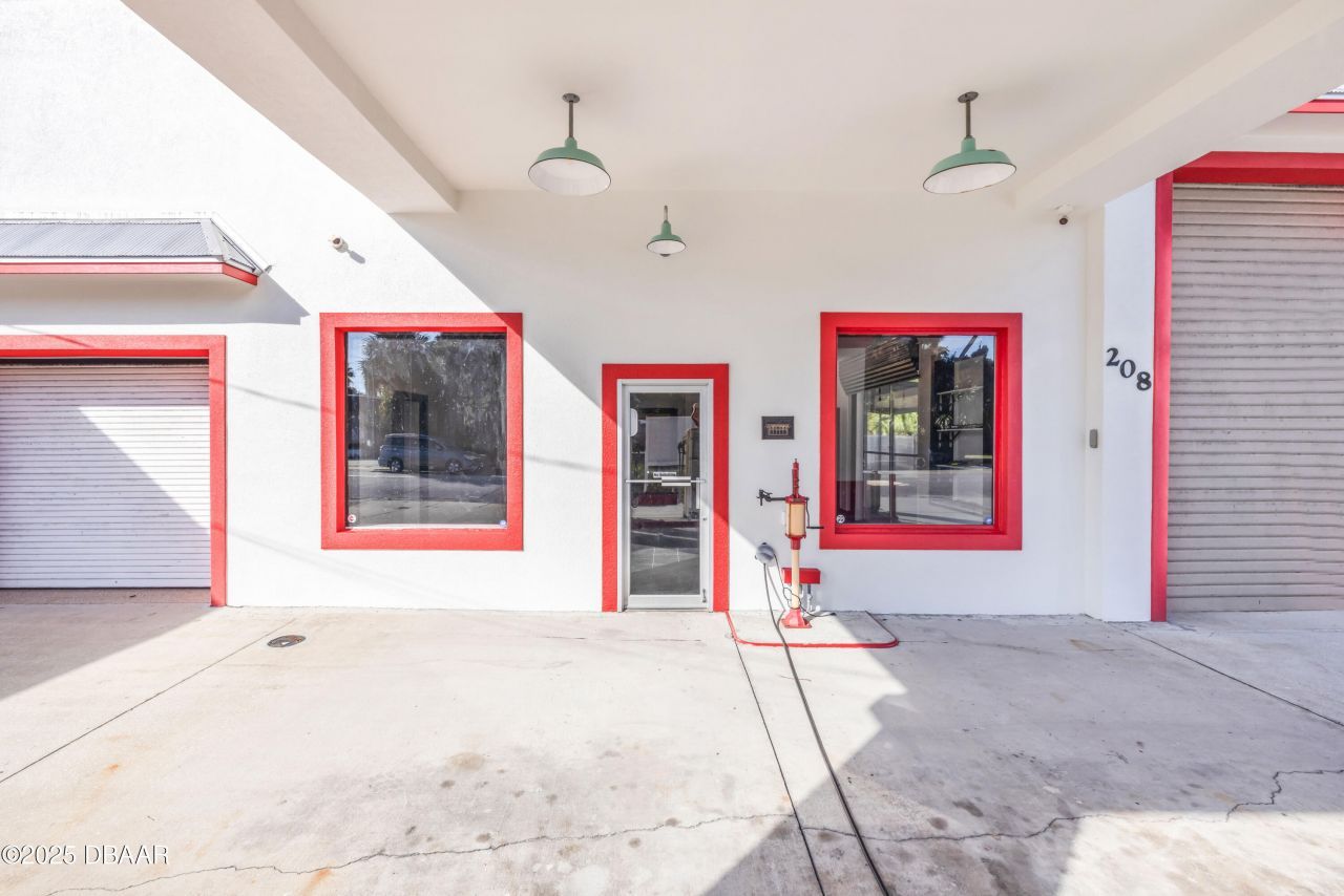 208 Magnolia Street, New Smyrna Beach, FL 32168 Photo