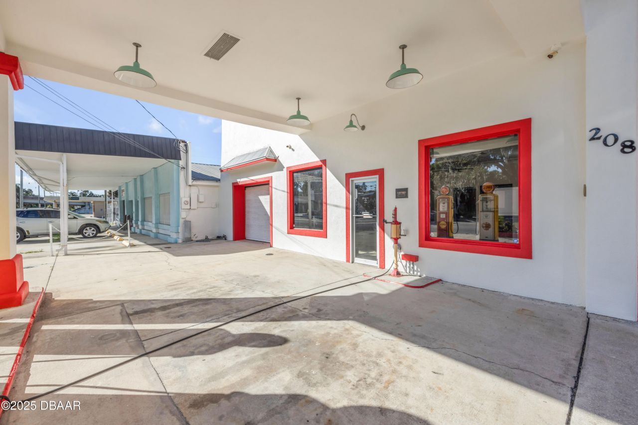 208 Magnolia Street, New Smyrna Beach, FL 32168 Photo