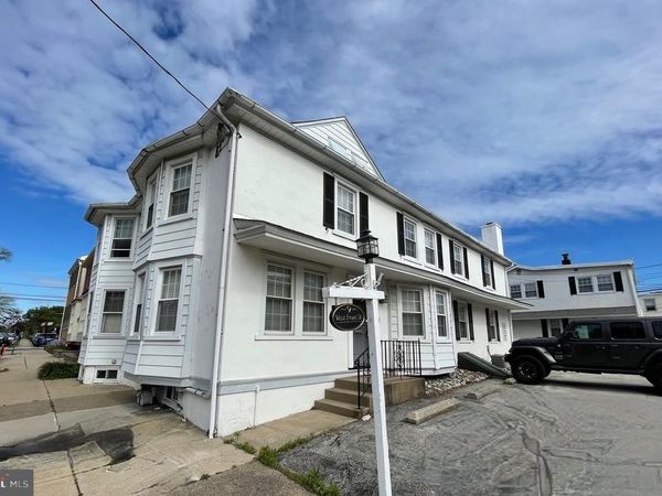 9 W FRONT STREET, MEDIA, PA 19063