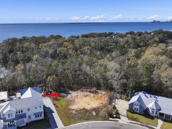 133 Seaside Drive, Ocean Springs, MS 39564