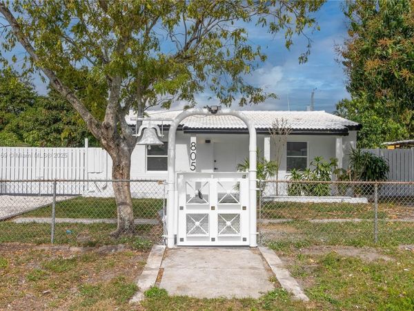 805 Sultan Ave, Opa-Locka, FL 33054