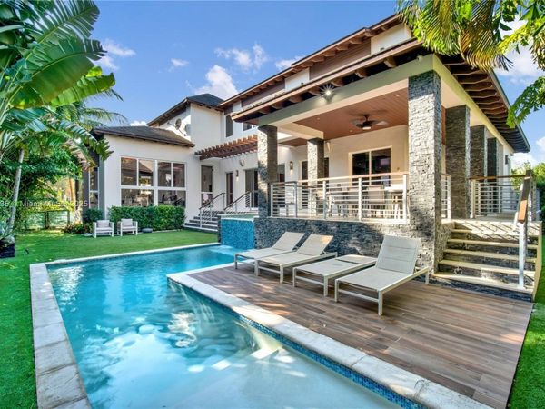 573 Warren Ln, Key Biscayne, FL 33149