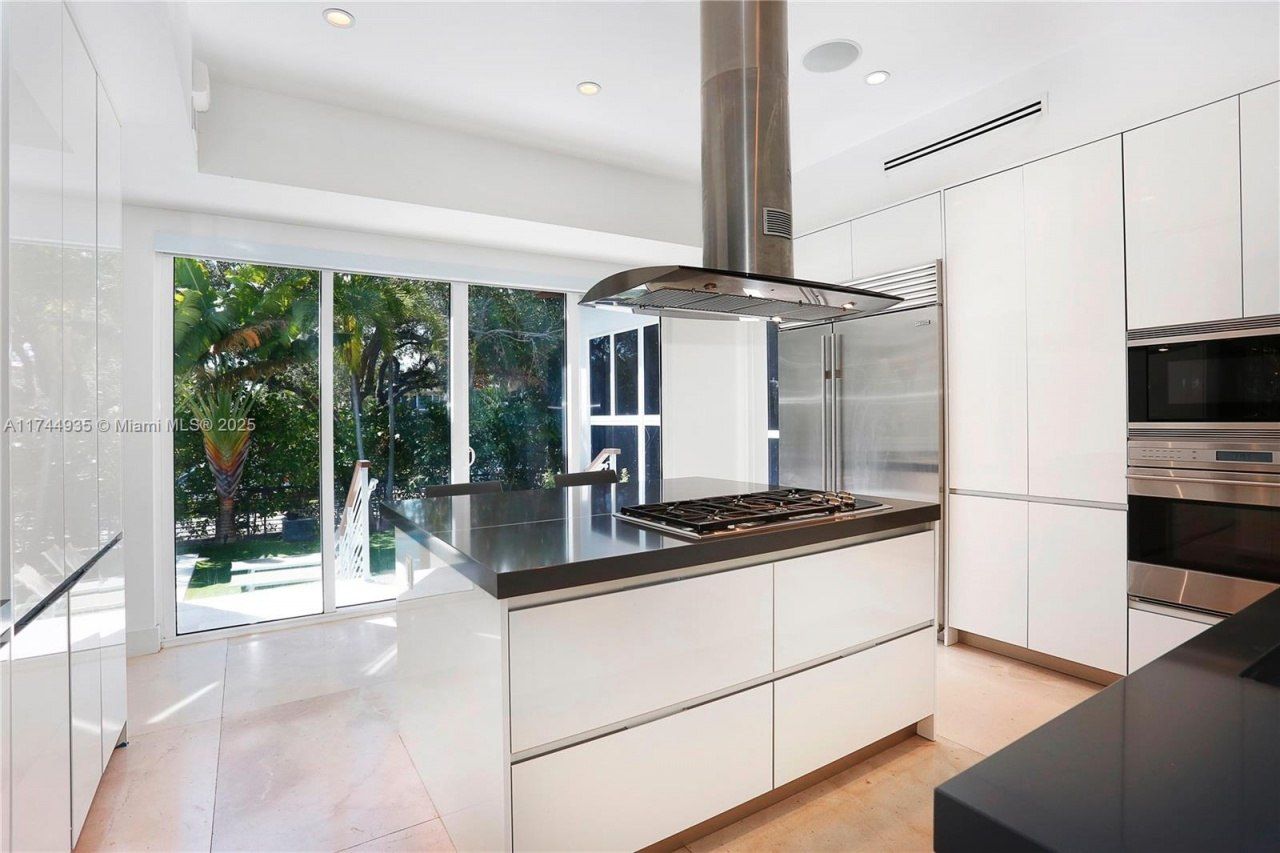 573 Warren Ln, Key Biscayne, FL 33149 Photo