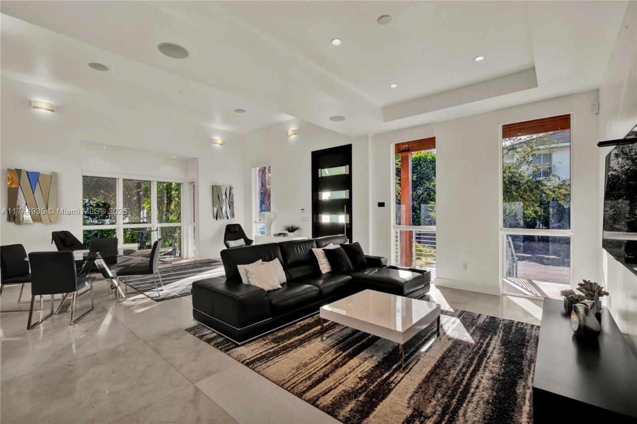 573 Warren Ln, Key Biscayne, FL 33149 Photo