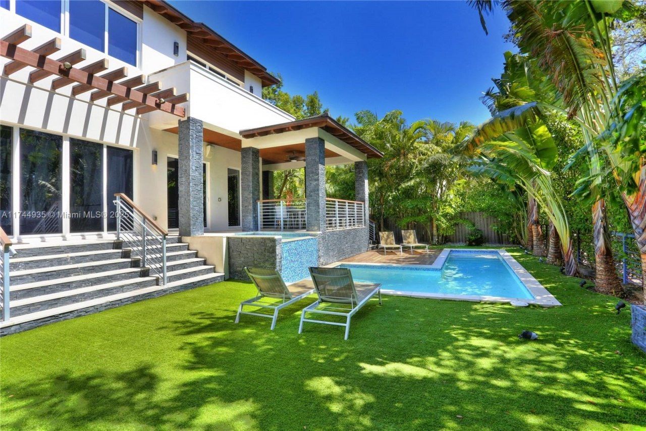 573 Warren Ln, Key Biscayne, FL 33149 Photo