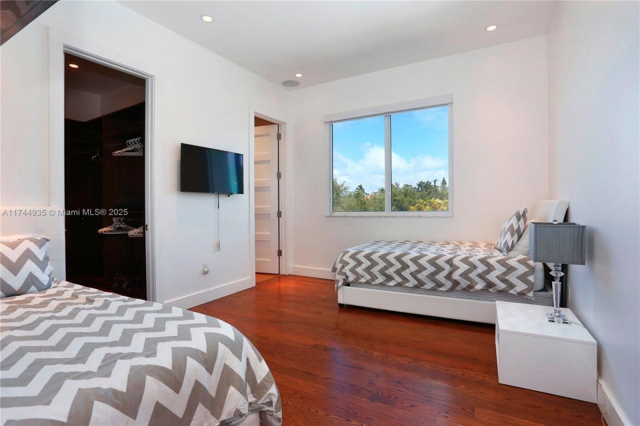 573 Warren Ln, Key Biscayne, FL 33149 Photo