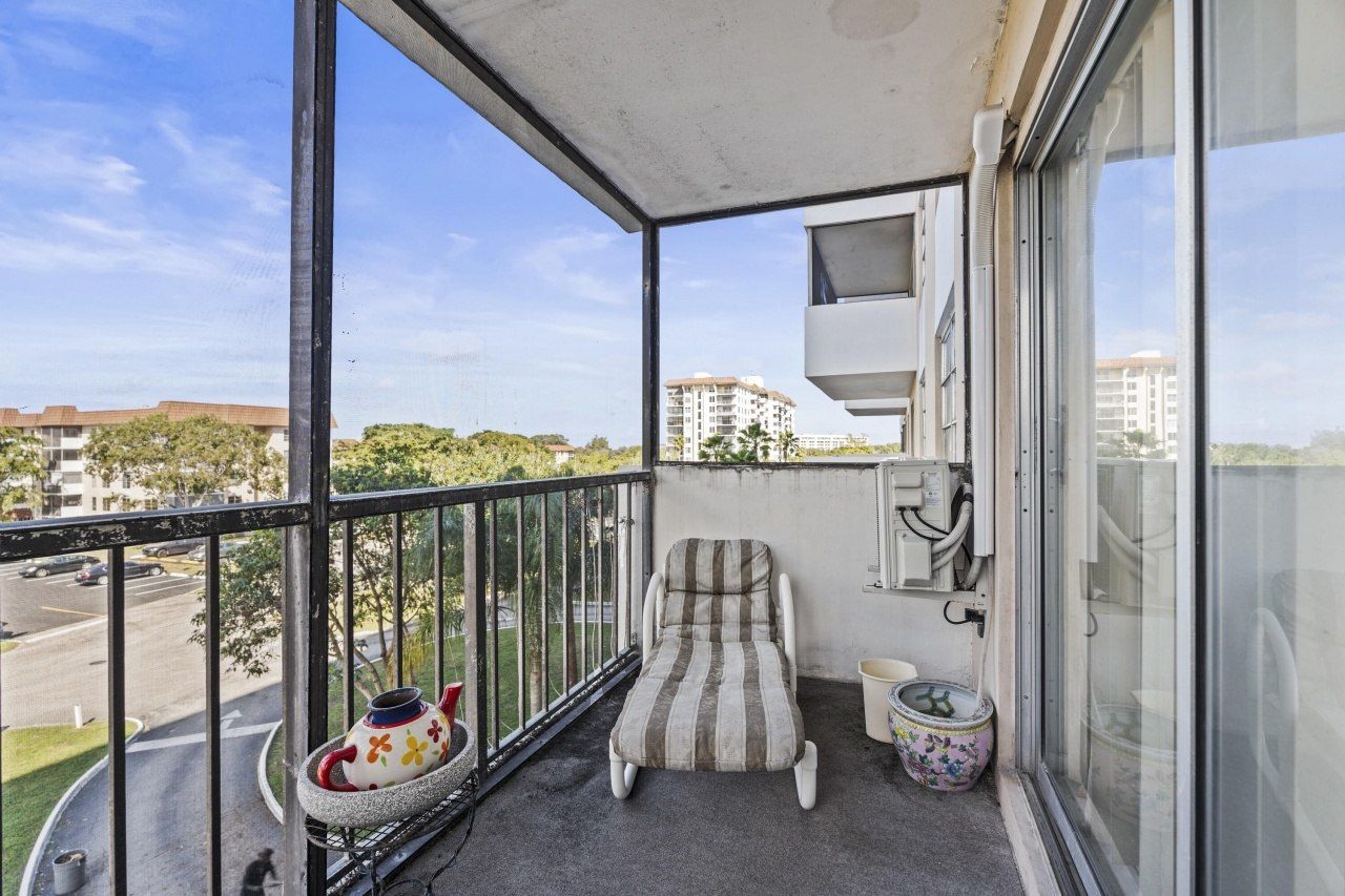 4174 Inverrary Drive, Unit 413, Lauderhill, FL 33319 Photo