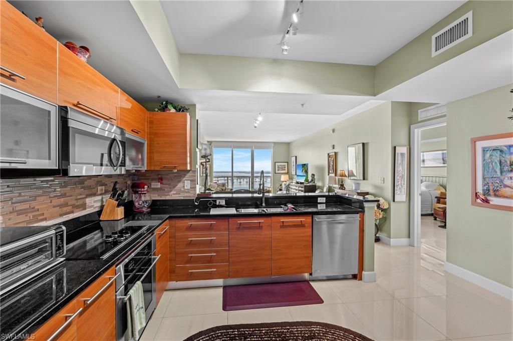 3000 Oasis Grand Blvd, Unit 2203, Fort Myers, FL 33916 Photo