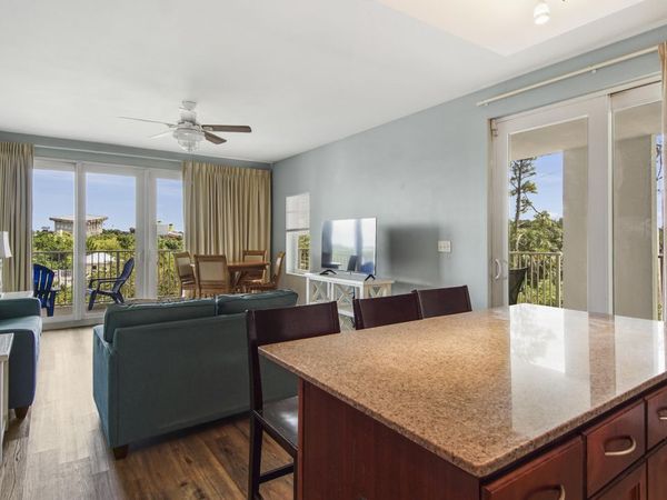 9860 S Thomas Drive, Unit 101, Panama City, FL 32408