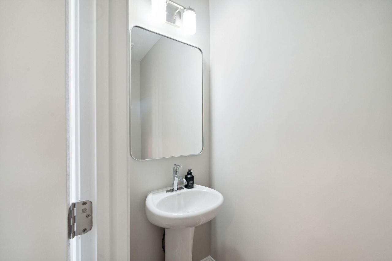 822 Alma Square Drive Photo 13