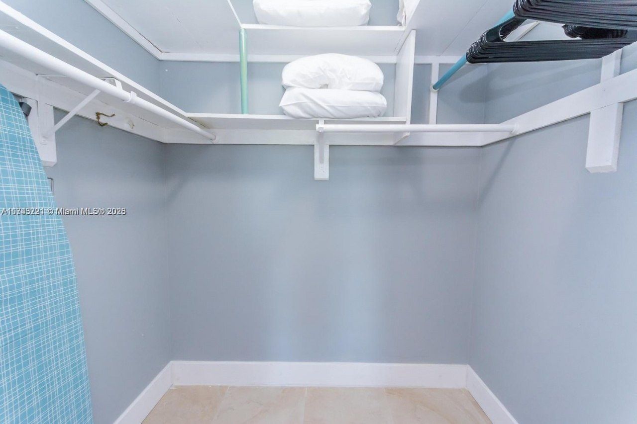 17620 Atlantic Blvd, Unit 519, Sunny Isles Beach, FL 33160 Photo