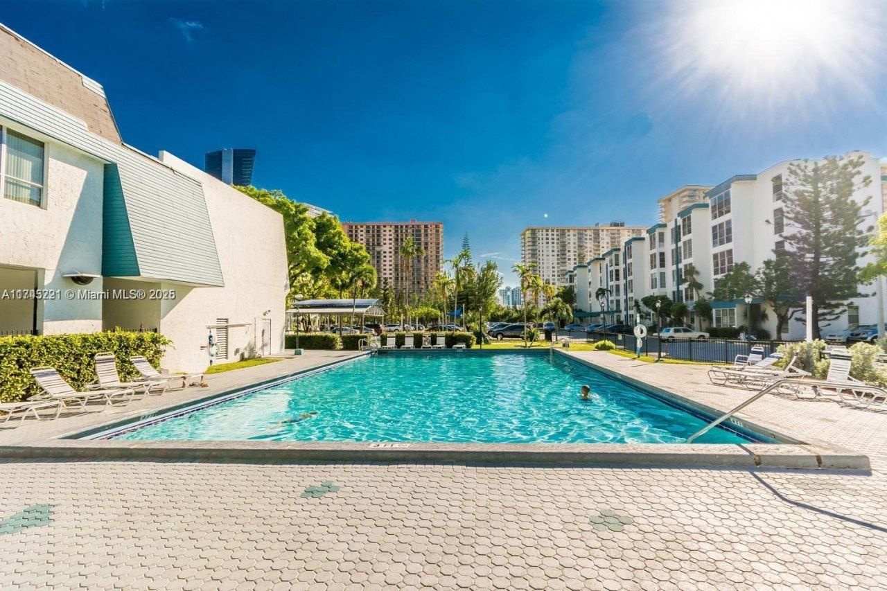 17620 Atlantic Blvd, Unit 519, Sunny Isles Beach, FL 33160 Photo