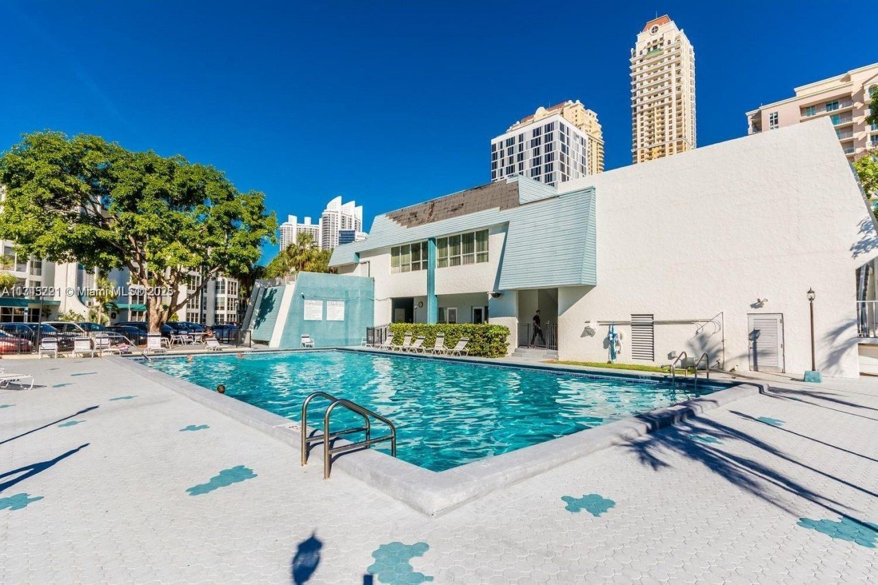 17620 Atlantic Blvd, Unit 519, Sunny Isles Beach, FL 33160 Photo